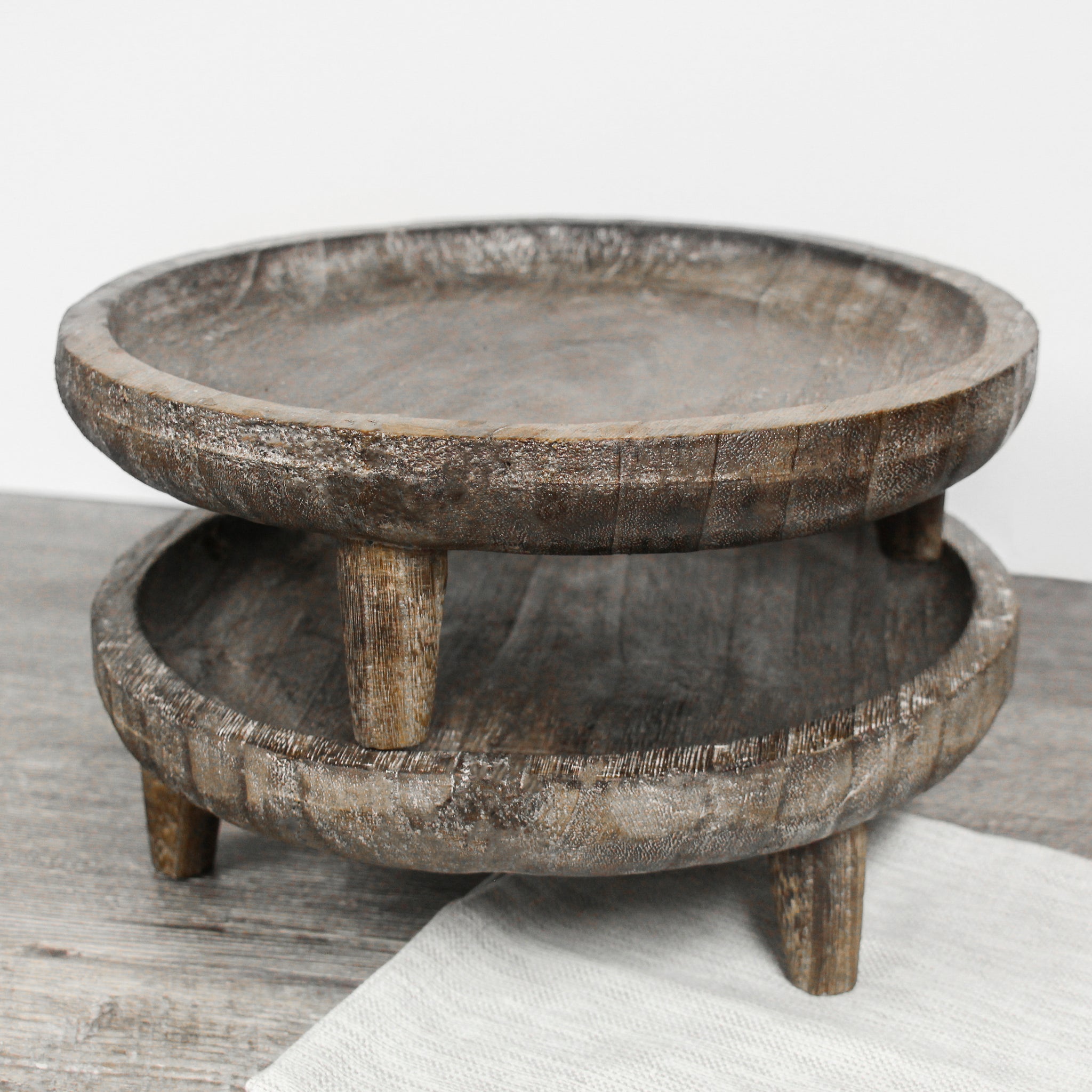 Round Wooden Tray With Legs – The Rusty Star Inc.